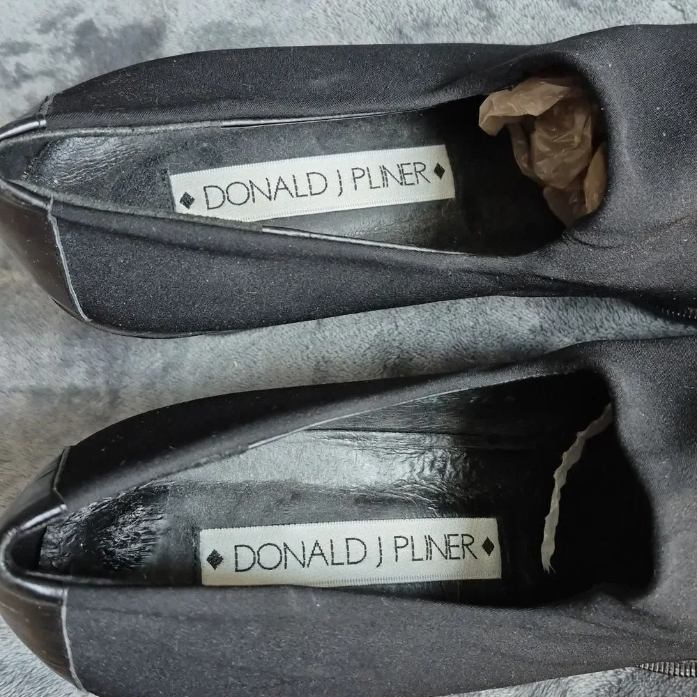Donald J Pliner IDA Women's 11M Black Chunky Heel